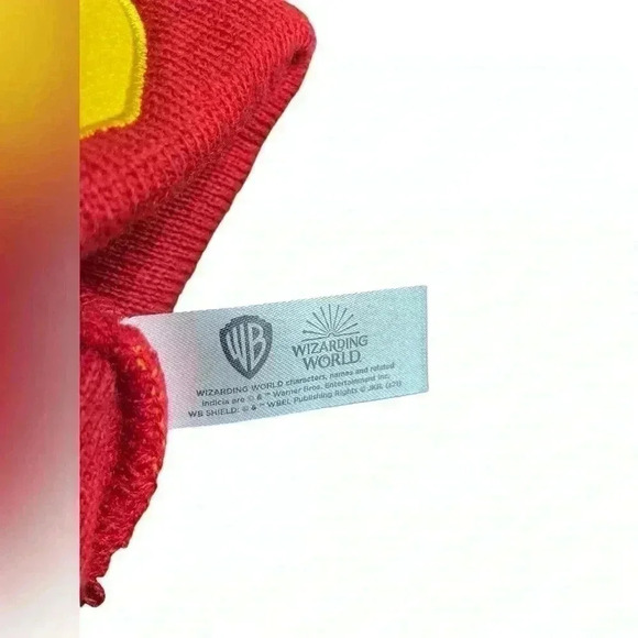 Wizarding World unisex Harry Potter Hogwarts Adult Beanie red yellow never worn - Picture 4 of 4